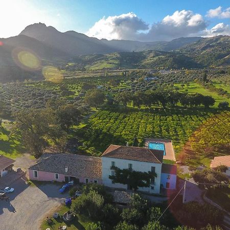 Barone Gr Macri Agriturismo Modi Джераче Экстерьер фото