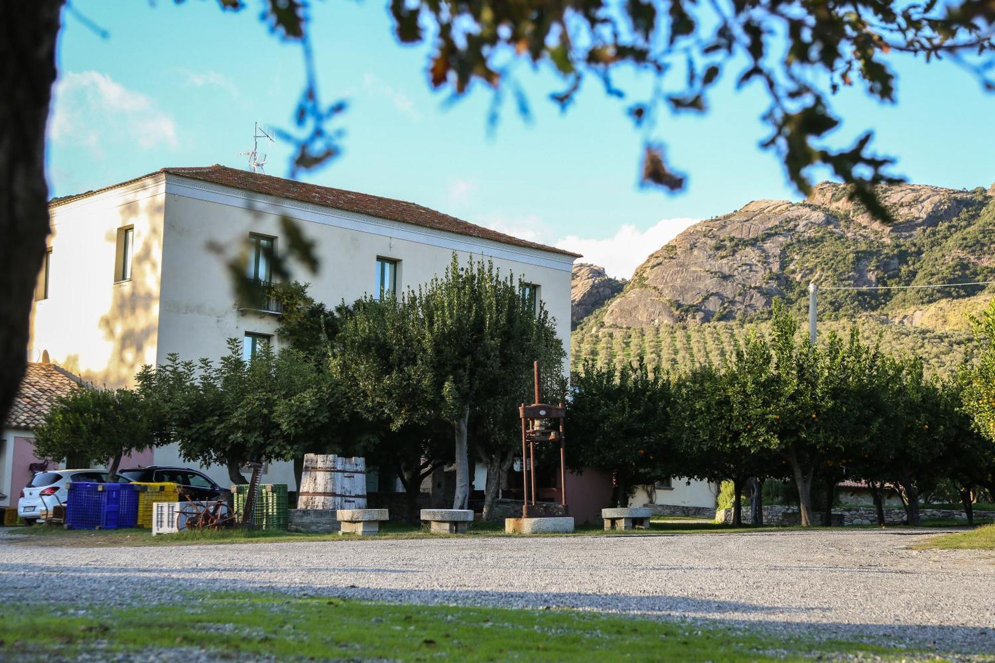 Barone Gr Macri Agriturismo Modi Джераче Экстерьер фото