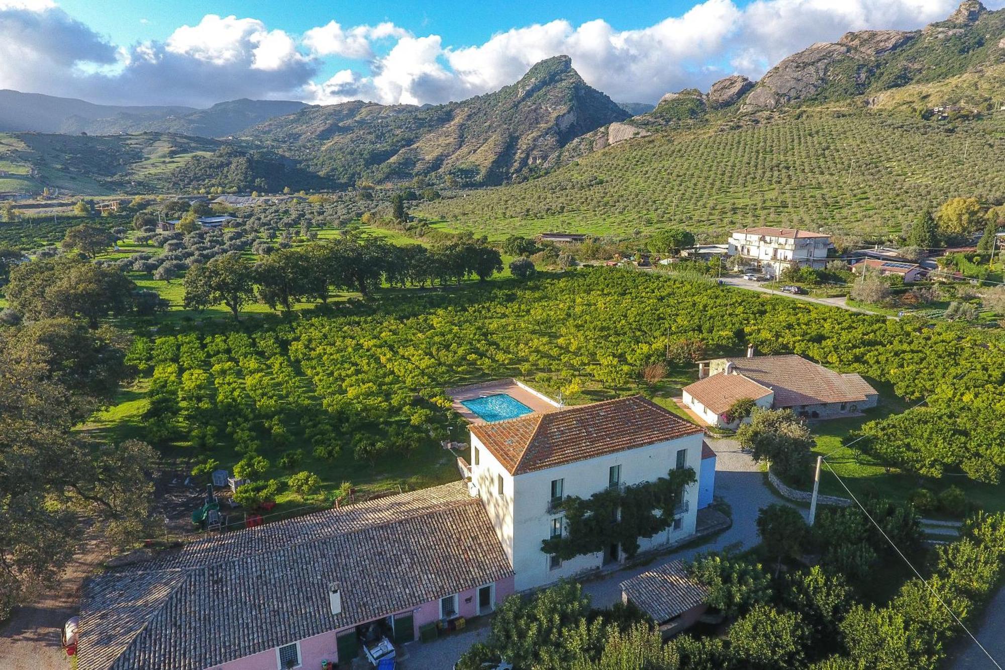 Barone Gr Macri Agriturismo Modi Джераче Экстерьер фото